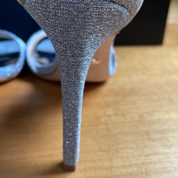 Badgley Mischka Satin Stiletto Heels, Size 6 - Picture 5 of 15
